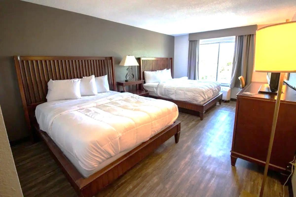 Baymont Inn And Suites By Wyndham Columbus / Near Osu Bagian luar foto