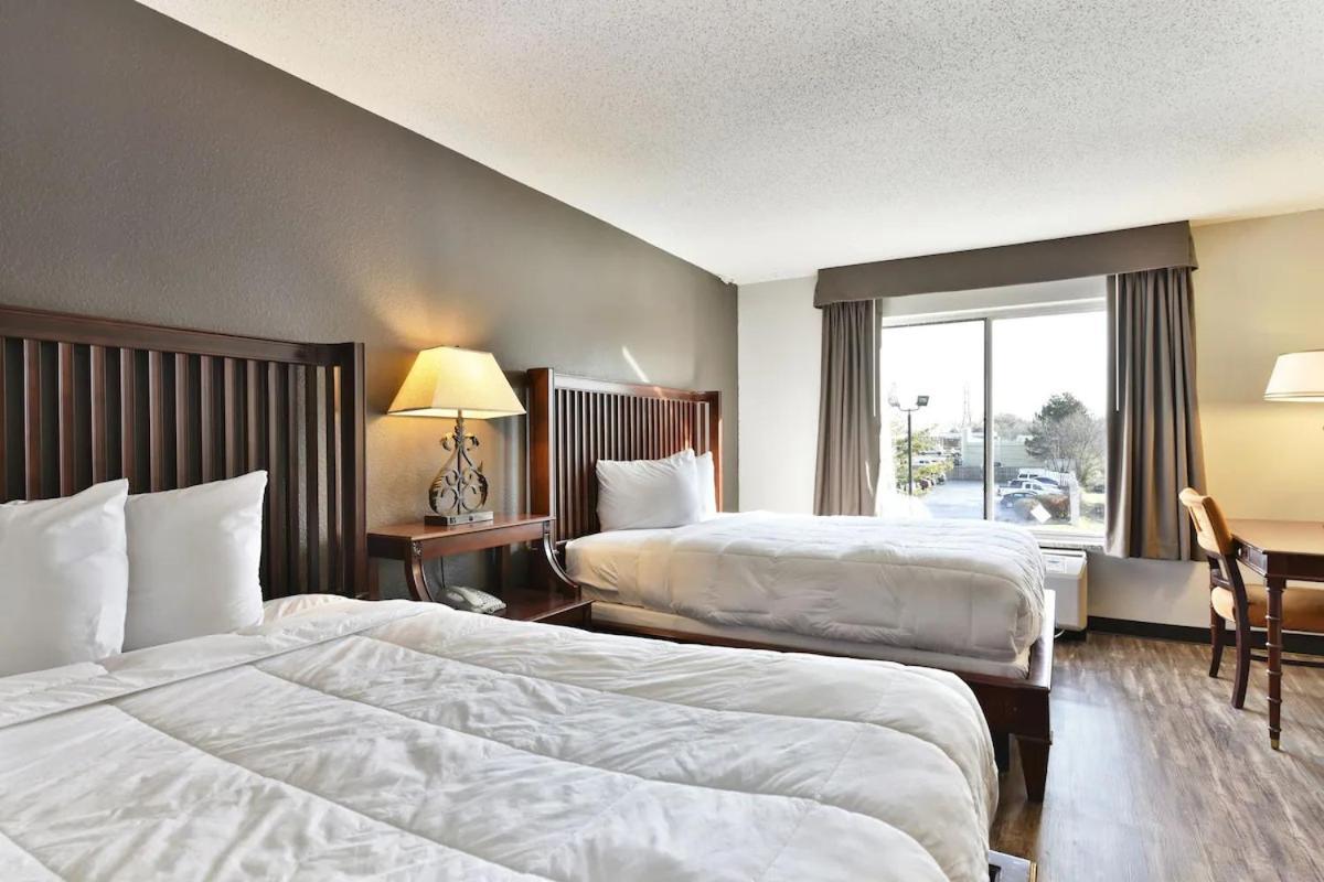 Baymont Inn And Suites By Wyndham Columbus / Near Osu Bagian luar foto