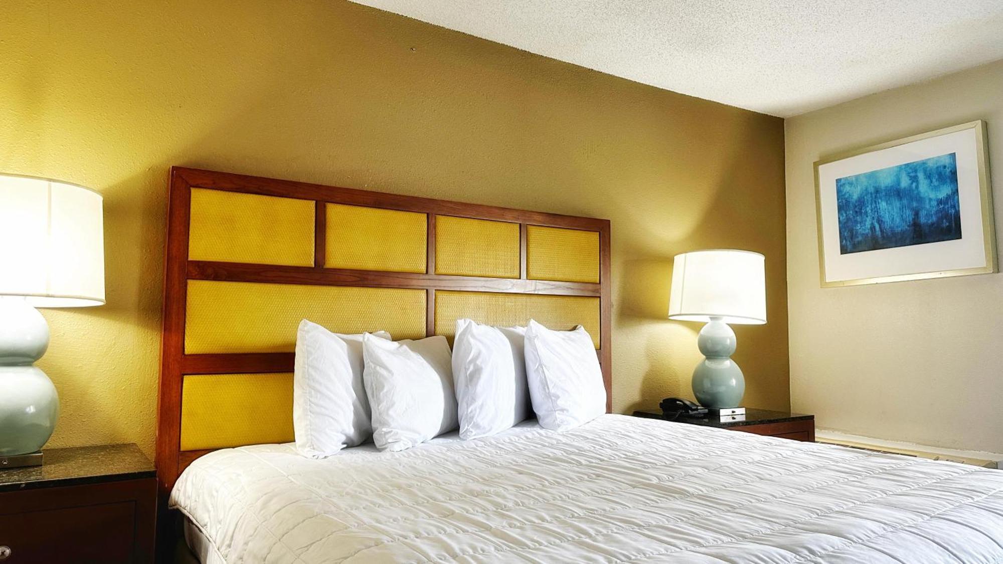 Baymont Inn And Suites By Wyndham Columbus / Near Osu Bagian luar foto