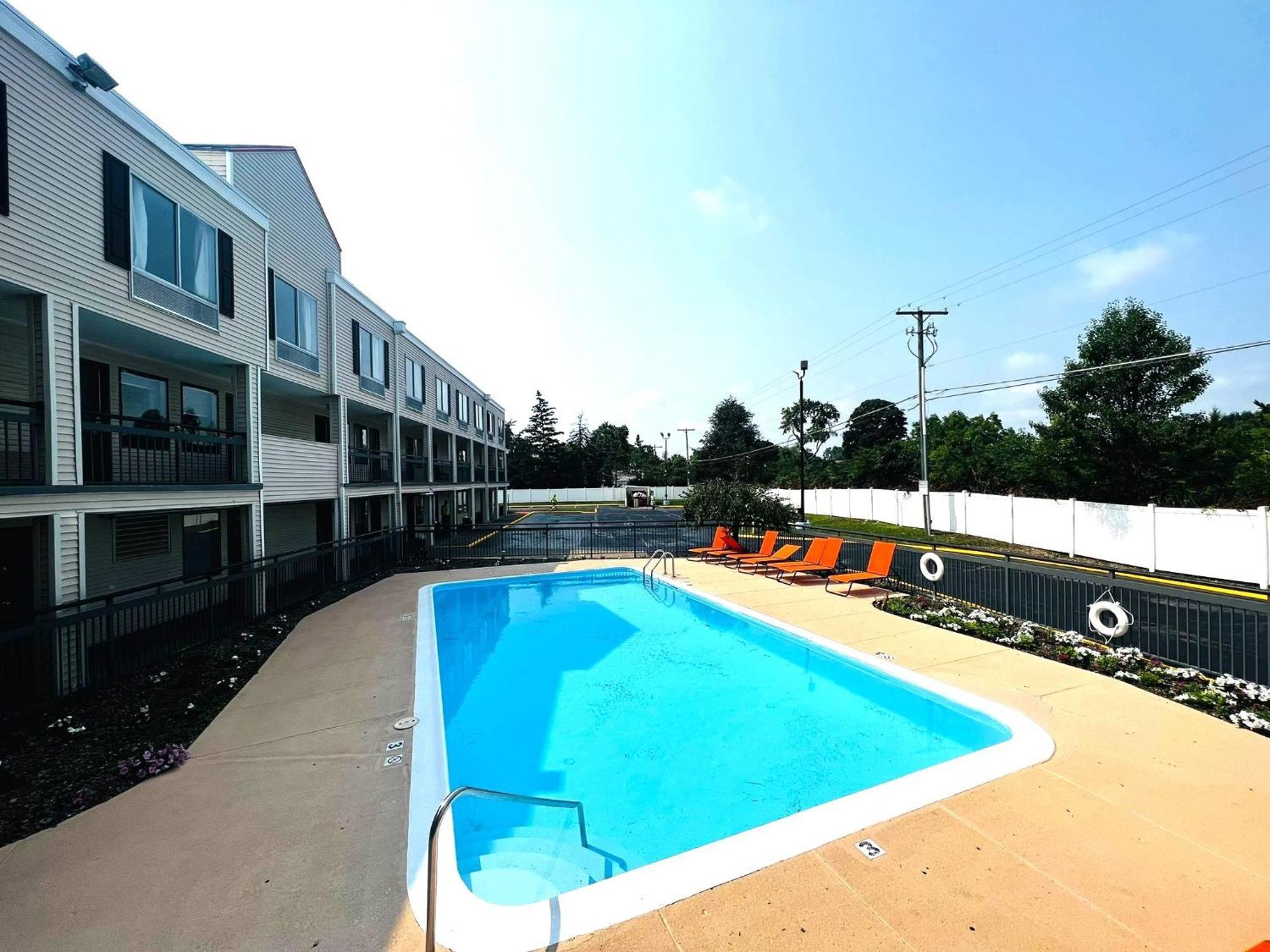 Baymont Inn And Suites By Wyndham Columbus / Near Osu Bagian luar foto