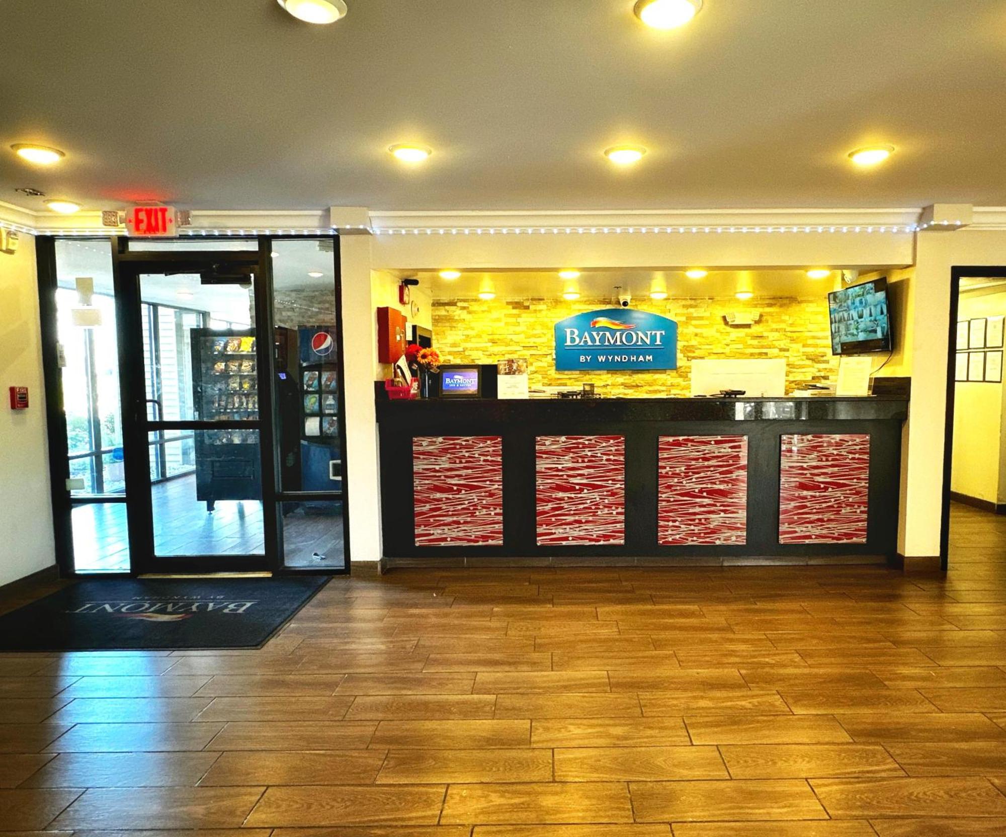 Baymont Inn And Suites By Wyndham Columbus / Near Osu Bagian luar foto