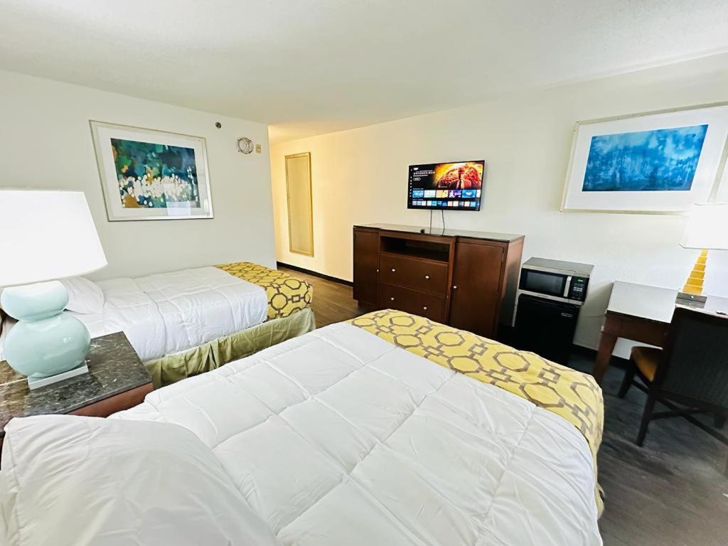 Baymont Inn And Suites By Wyndham Columbus / Near Osu Bagian luar foto