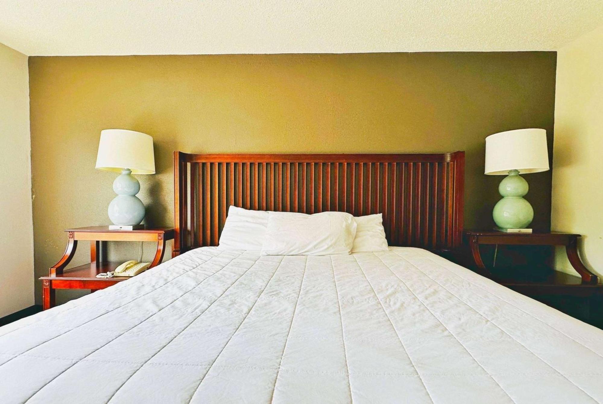 Baymont Inn And Suites By Wyndham Columbus / Near Osu Bagian luar foto
