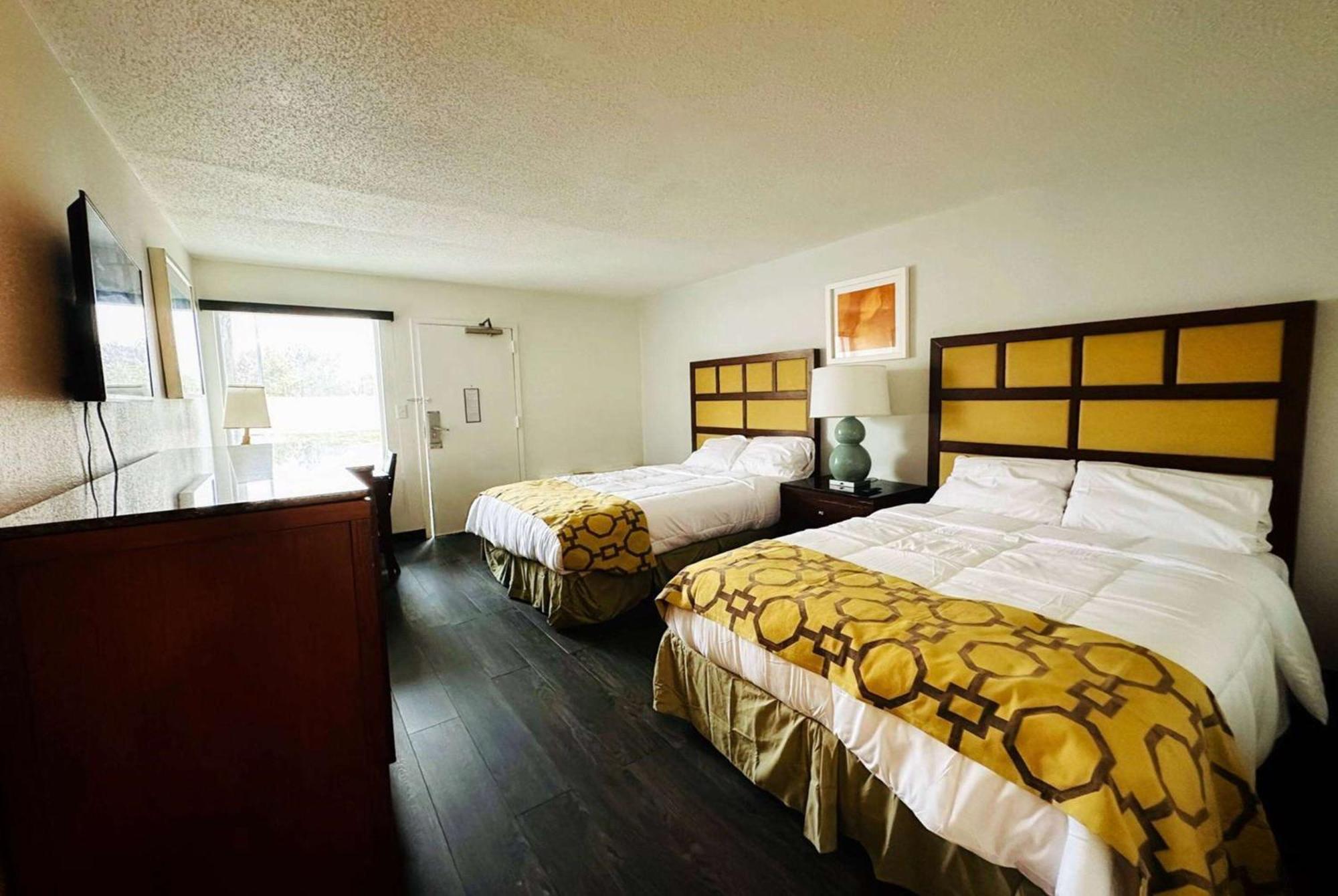 Baymont Inn And Suites By Wyndham Columbus / Near Osu Bagian luar foto