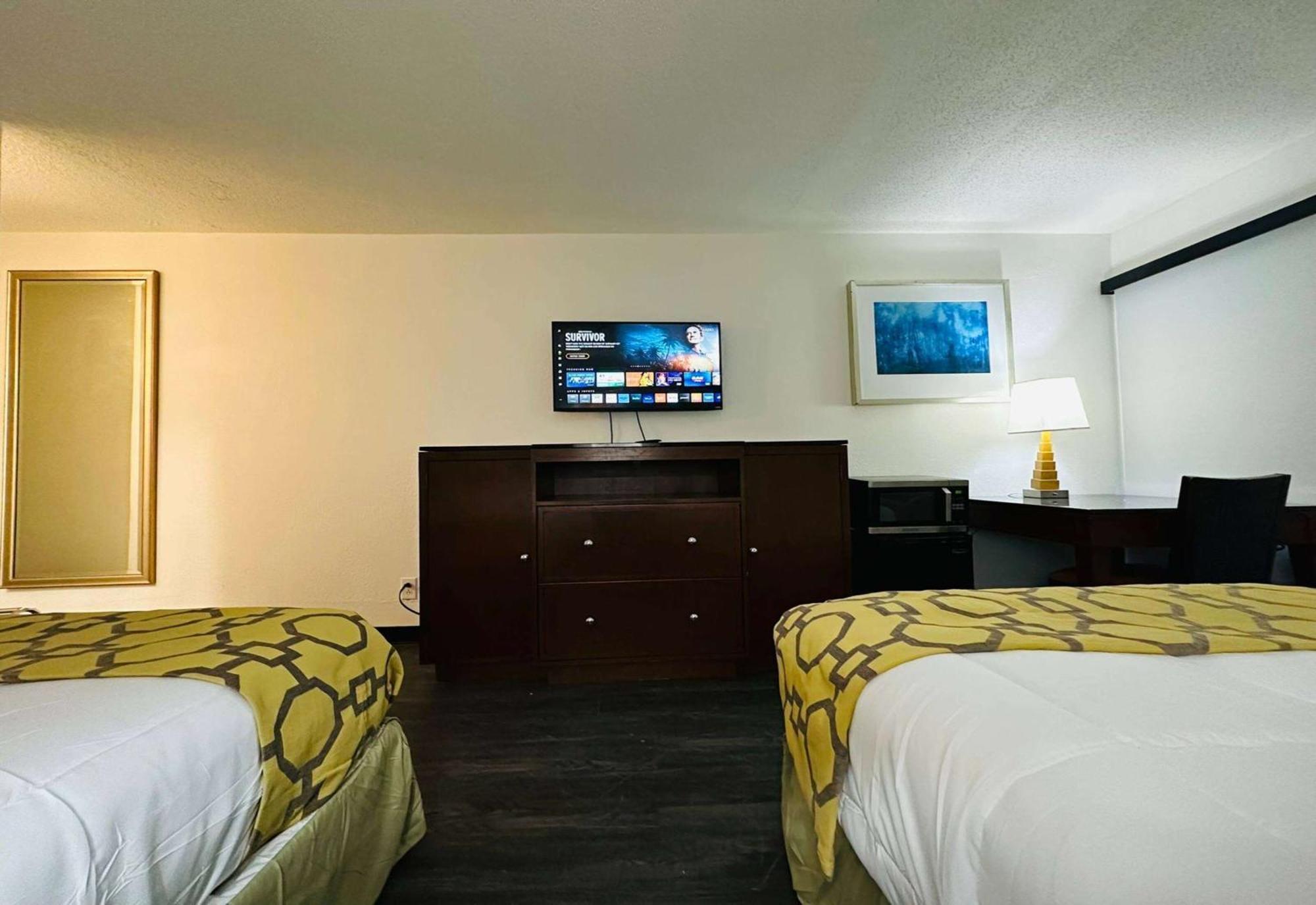 Baymont Inn And Suites By Wyndham Columbus / Near Osu Bagian luar foto