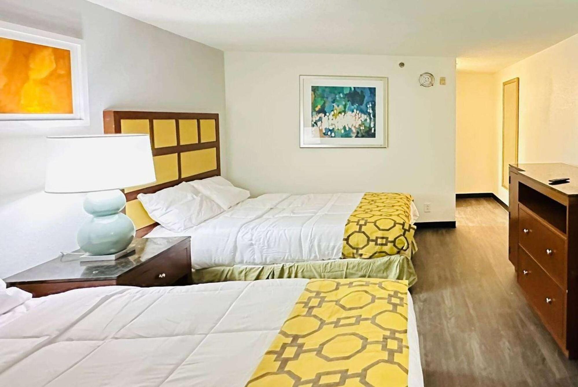 Baymont Inn And Suites By Wyndham Columbus / Near Osu Bagian luar foto